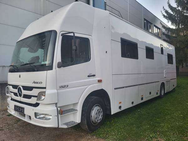 Slika projekta: From MB Truck to 'Tiny' Home on Wheels